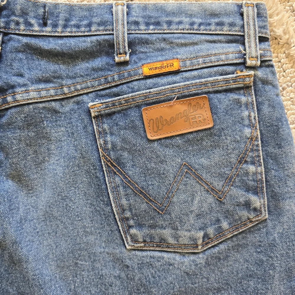 Men’s Wrangler Jeans Fire Resistant FR 13 Original Size 42x34 EUC - Picture 8 of 9